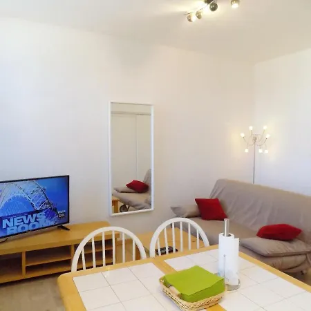 La Lodelinsartoise - Meuble De 3 Cles Apartment *