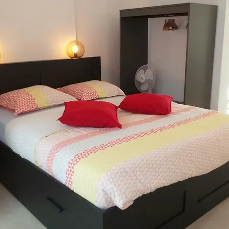 La Lodelinsartoise - Meuble De 3 Cles Apartment *